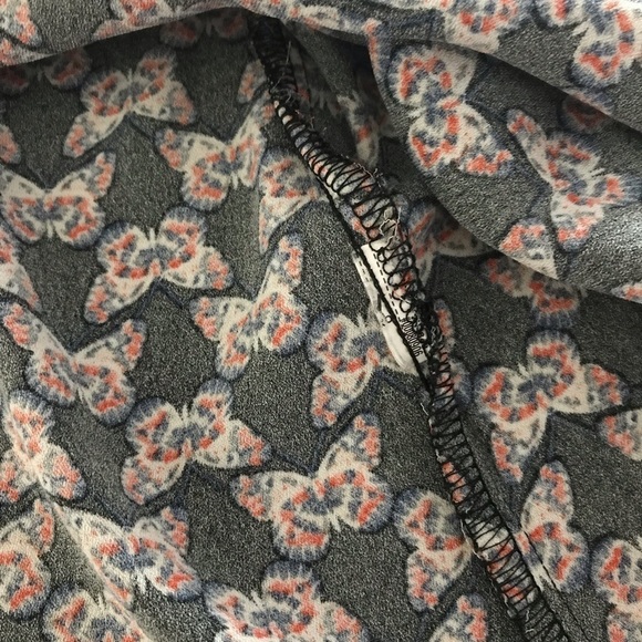 Forever 21 Contemporary Sleeveless Crewneck Black with Butterflies Pattern Top - Picture 9 of 9